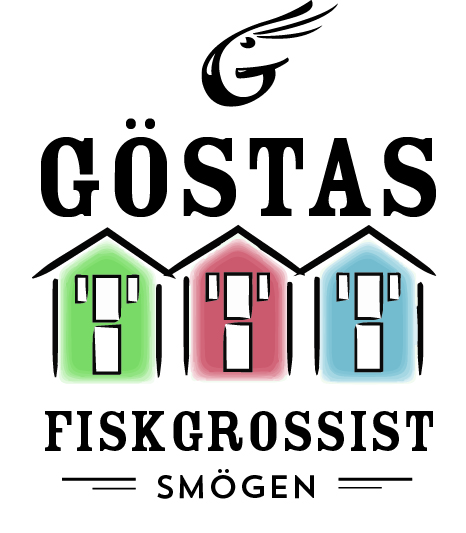 Logotyp för Göstas Fiskgrossist i Smögen, med tre husikoner i grönt, rött och blått med en stiliserad fiskdesign överst, som påminner om det pulserande livet på Smögenbryggan. Texten är fet och svart.